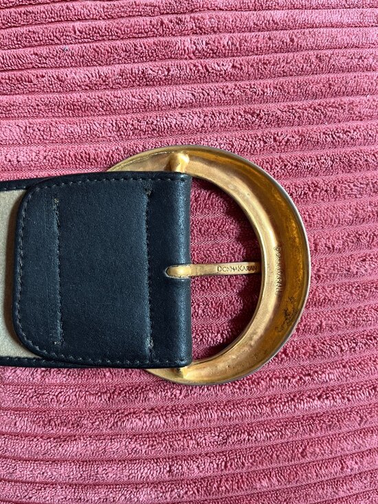 Vintage Donna Karan black belt with gold-tone buckle, Size M.